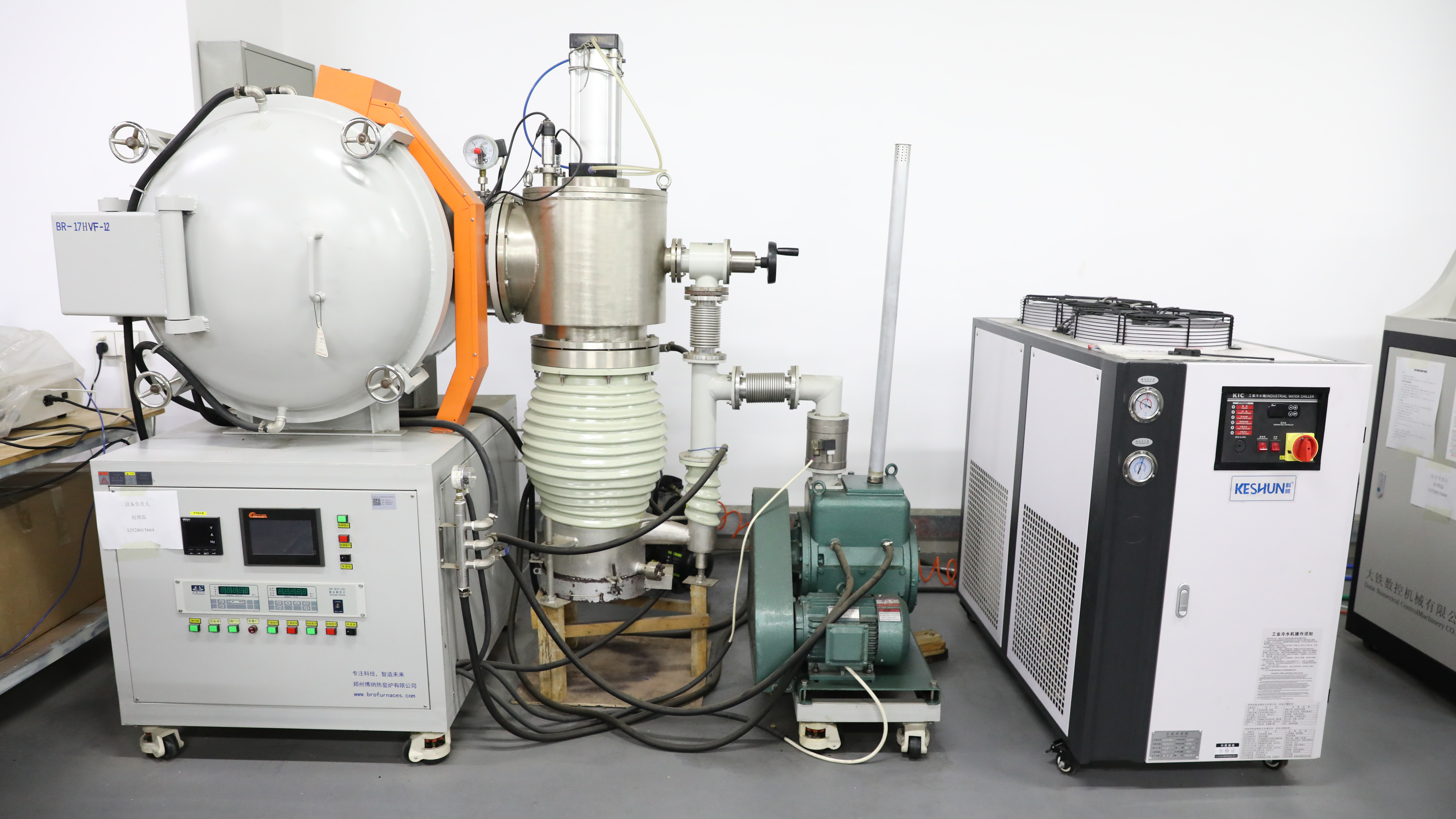 高温真空炉.JPG